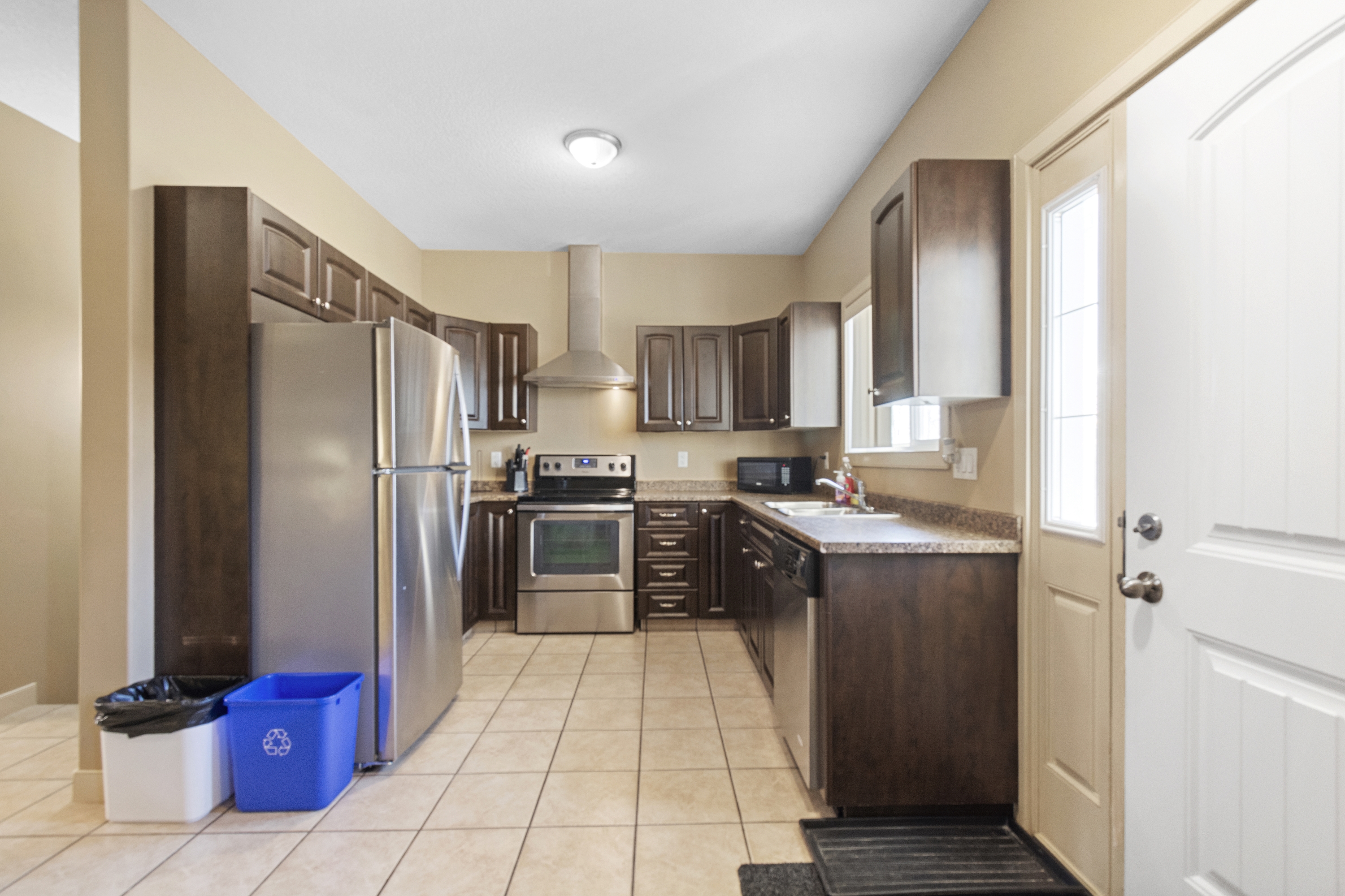 9205 93 Avenue - 102